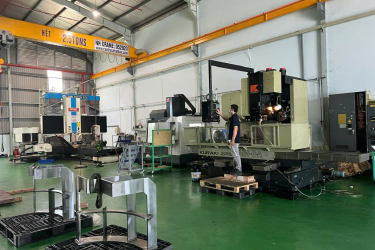 Nhân Viên Vận Hành Máy CNC